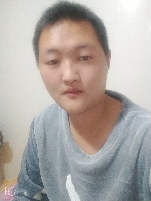 烟圈里透着伤的第一张照片--闽清相亲网