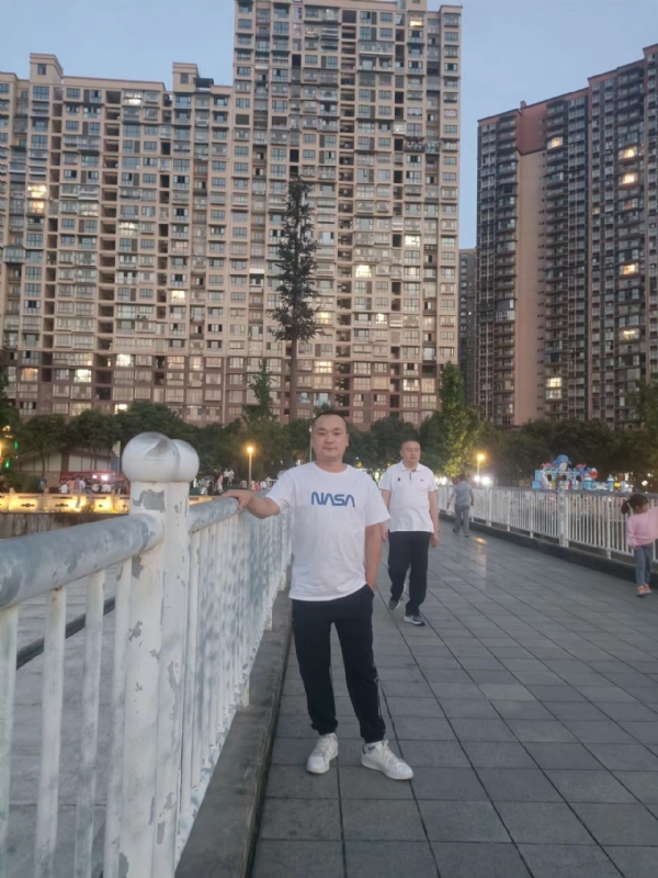 寂寞的男人的第一张照片--闽清相亲网